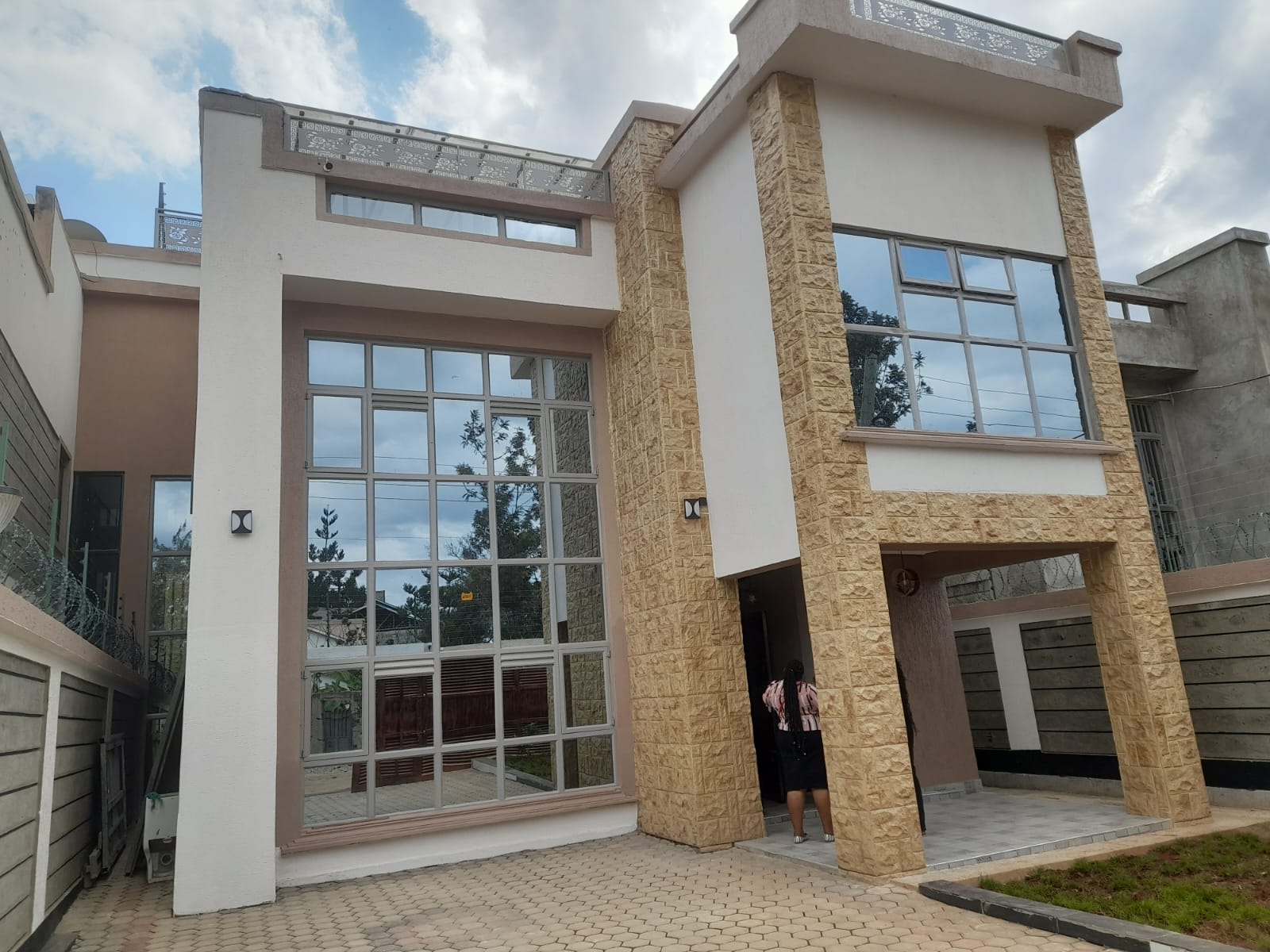 4 BEDROOM ALL ENSUITE