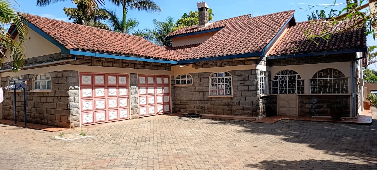 4 BEDROOM HOUSE