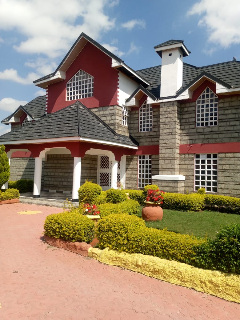 6 BEDROOM HOUSE