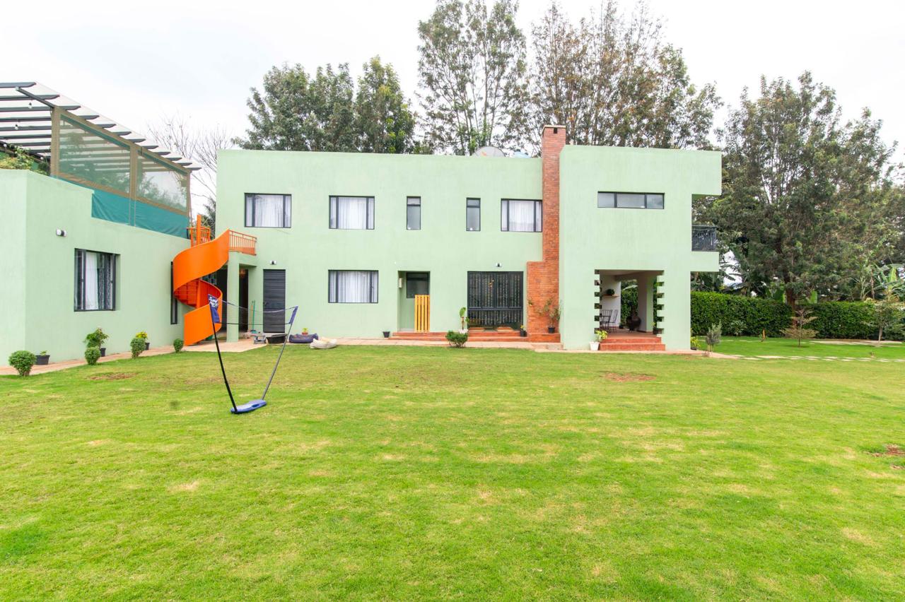 5 BEDROOM HOUSE