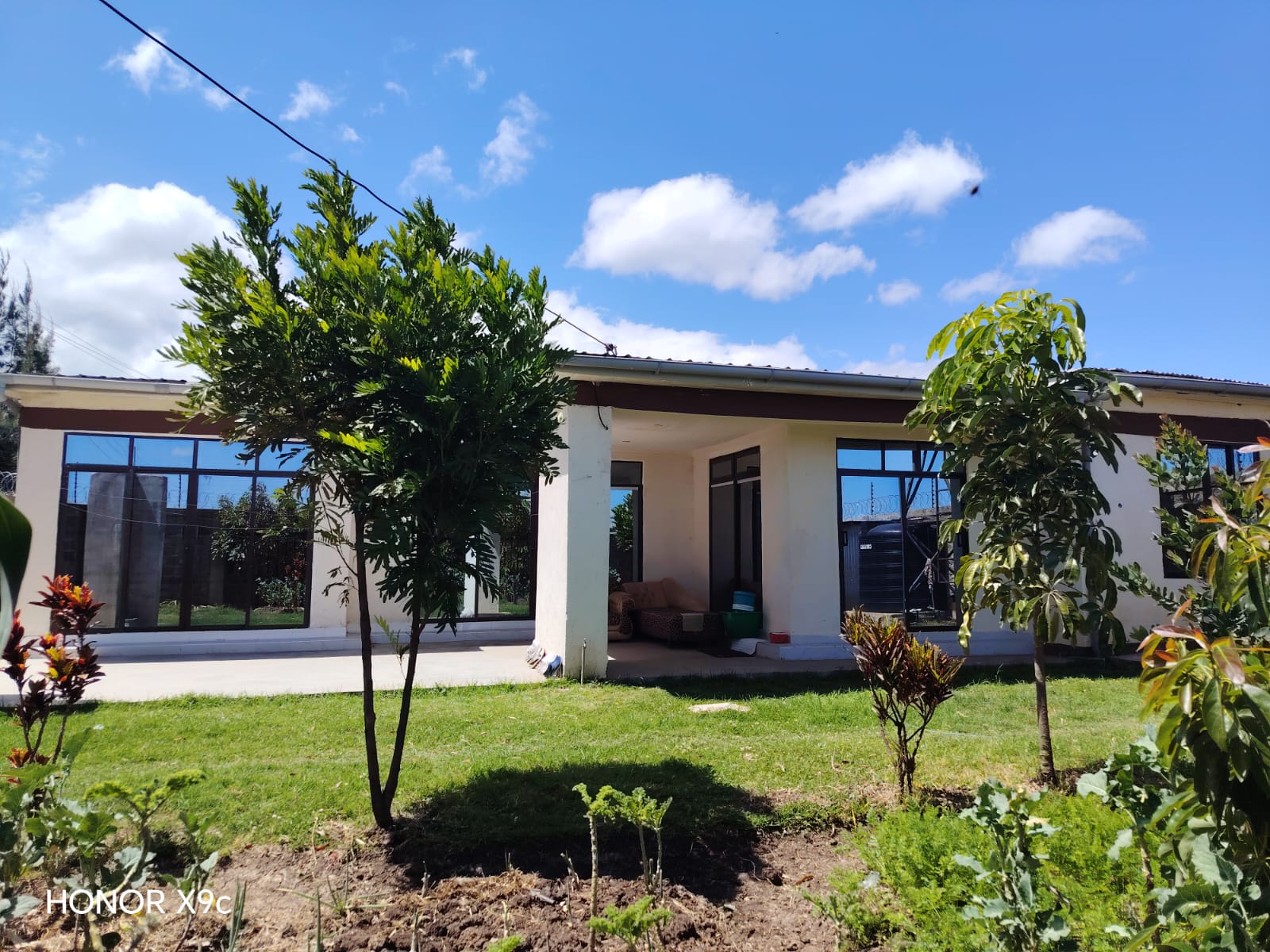 4 BEDROOM ALL ENSUITE BUNGALOW SITTING ON 100 BY 100 PLOT
