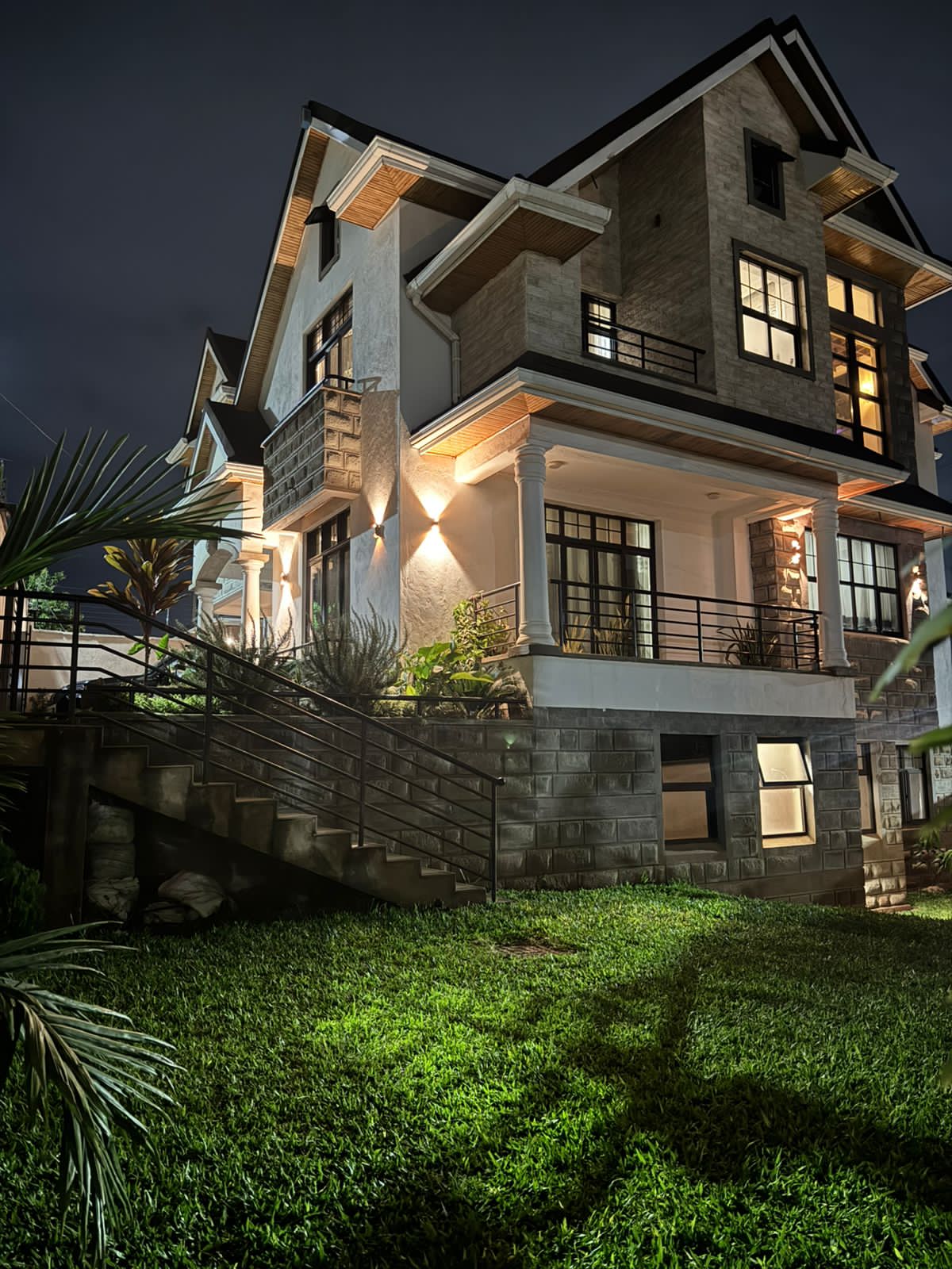 6 BEDROOM HOUSE