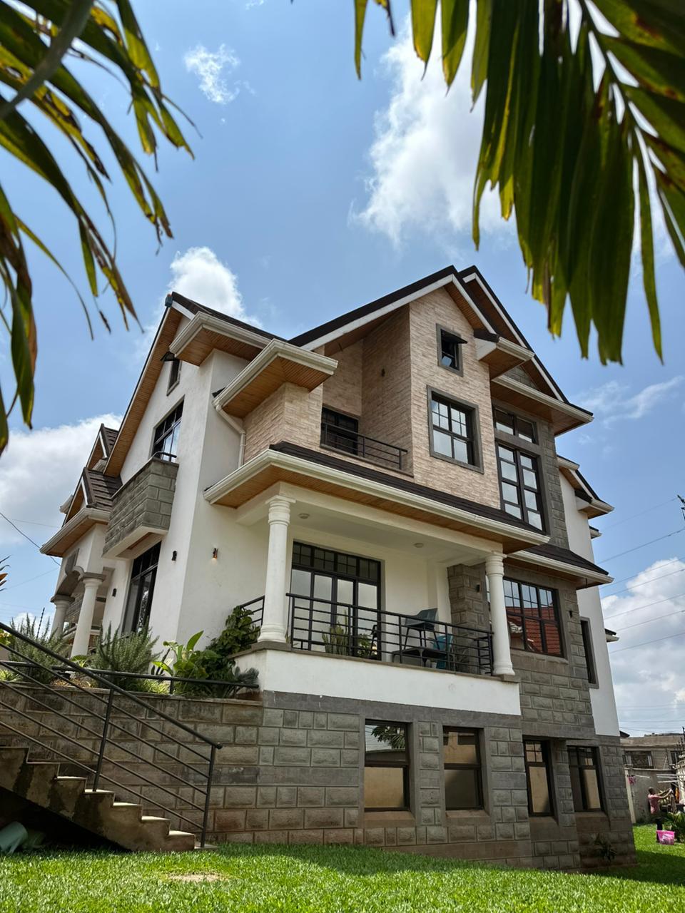 6 BEDROOM HOUSE