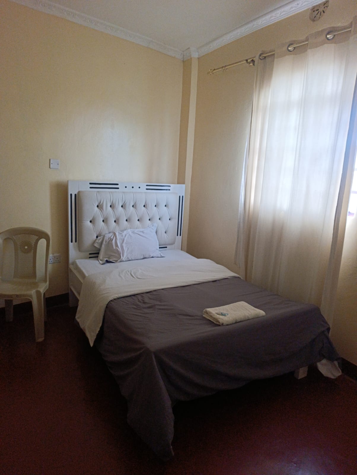 10 BEDROOM HOUSE SITTING ON 100 BY 100 PLOT