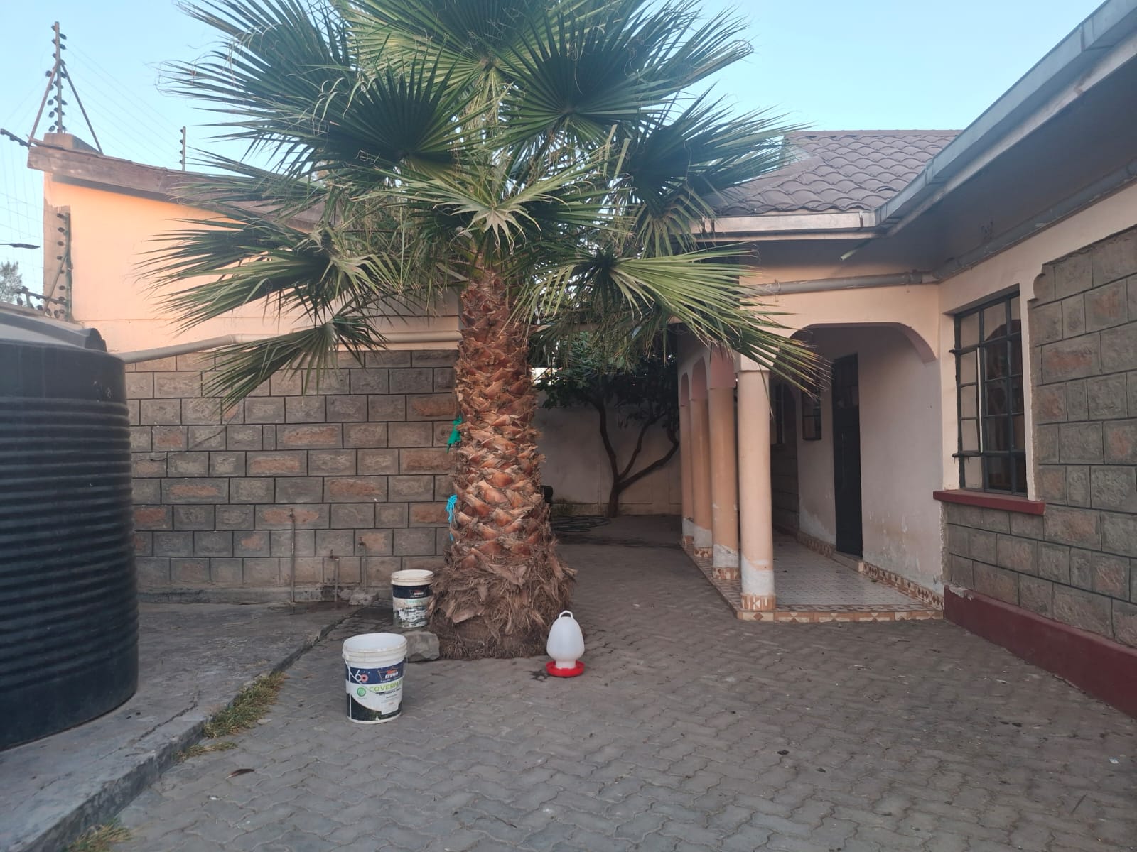 3 BEDROOM BUNGALOW SITTING ON A 100 BY 100 PLOT